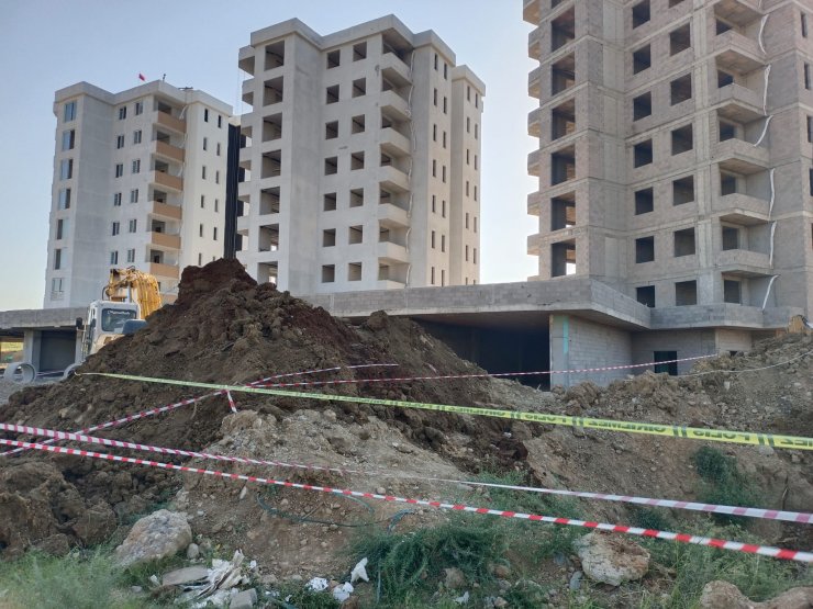 Apartman inşaatındaki göçükte hayatını kaybeden 2 işçi toprağa verildi
