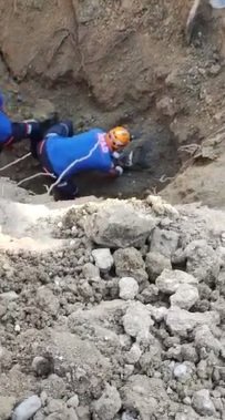 Apartman inşaatındaki göçükte hayatını kaybeden 2 işçi toprağa verildi