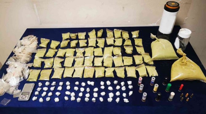 Bağcılar’da 2 uyuşturucu taciri yakalandı