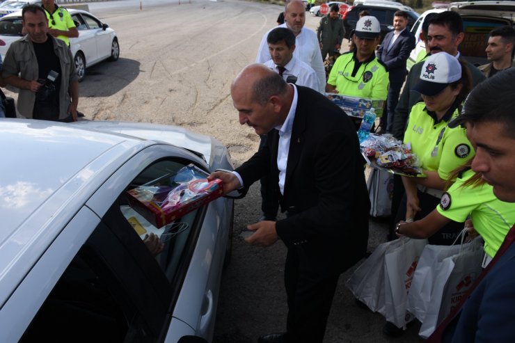 Bakan Soylu, 'kilit kavşak' Kırıkkale'de trafik denetimine katıldı