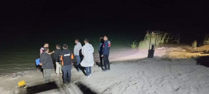 Boğulmak üzere olan kızını kurtardı ancak kendi öldü