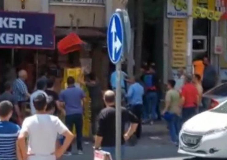 Caddeye taşan kavgada ortalık karıştı   