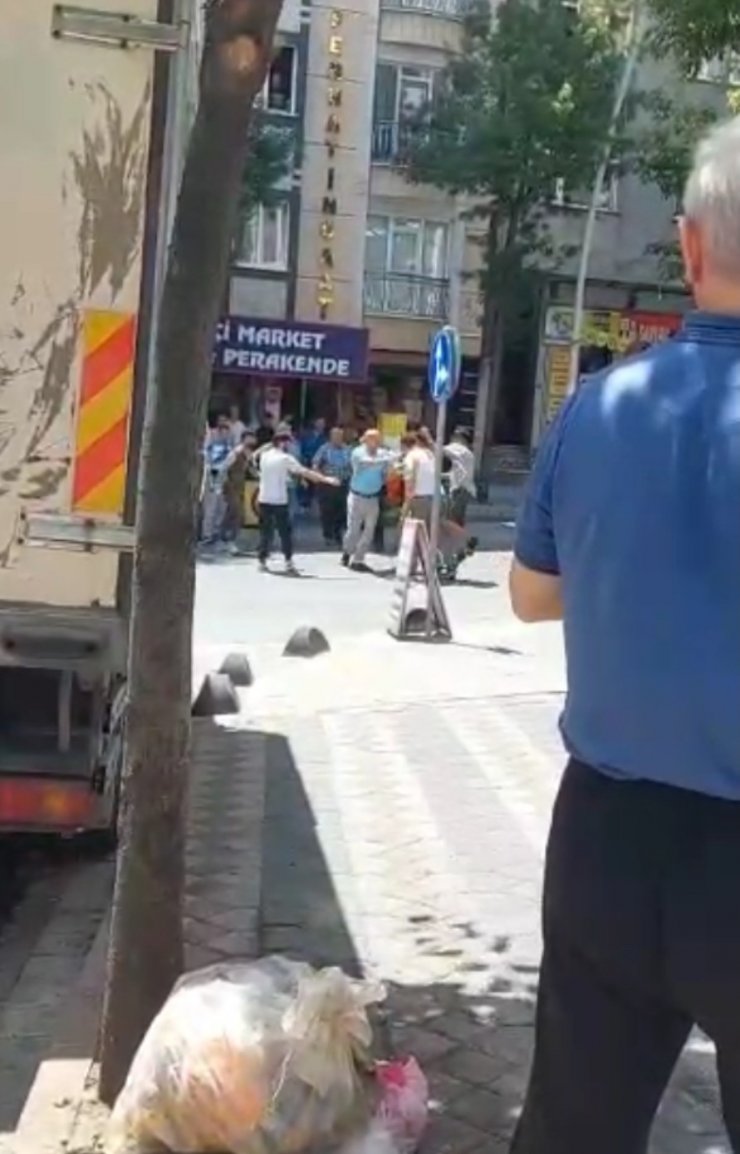 Caddeye taşan kavgada ortalık karıştı   