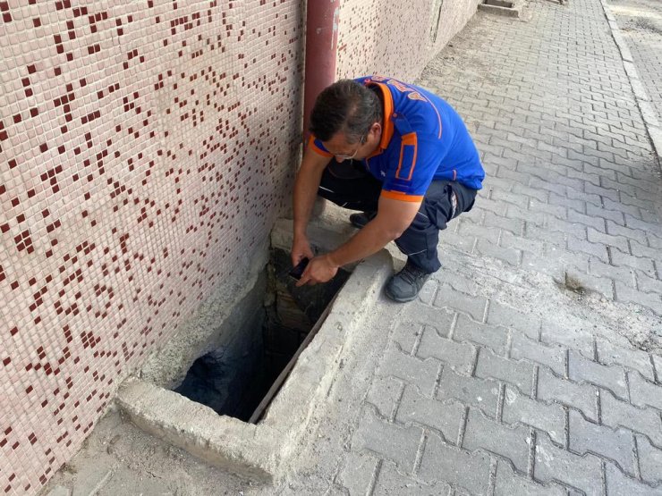 Demir mazgalının çalındığı havalandırma boşluğuna düşen çocuk yaralandı