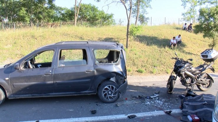 Hafif ticari araca çarpan motosikletin sürücüsü öldü