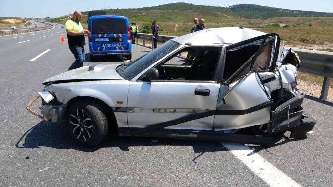 İki saat önce aldığı otomobiline kamyon çarptı, araç bu hale geldi