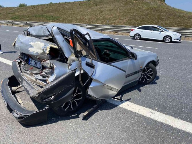 İki saat önce aldığı otomobiline kamyon çarptı, araç bu hale geldi