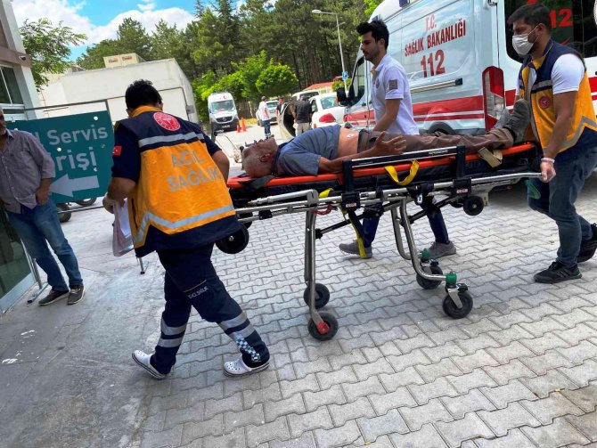 Konya'da kızgın boğa, yaşlı şahsı hastanelik etti! Boynuzuyla devirdi, kanlar içinde yere yığıldı