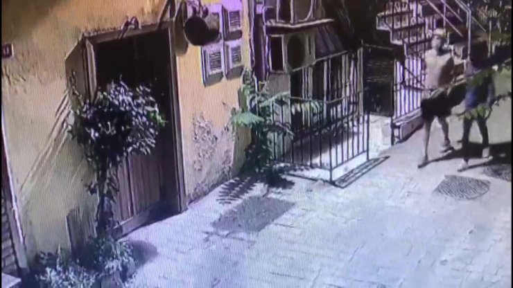 Maske kullanan hırsız kolundaki dövme sayesinde yakalandı