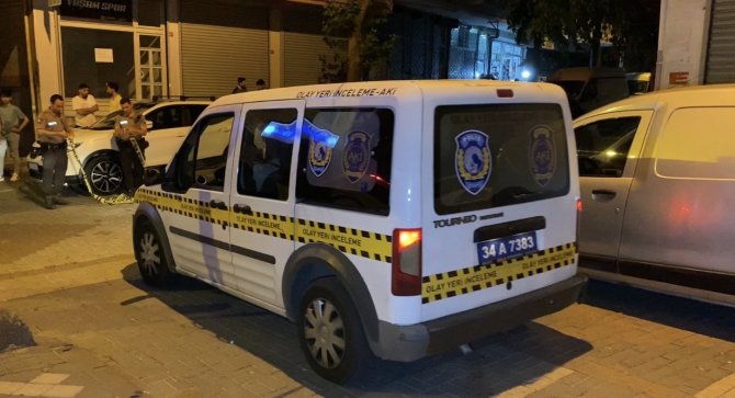 Maskeli grup sokaktaki 3 kişiye ateş açtı