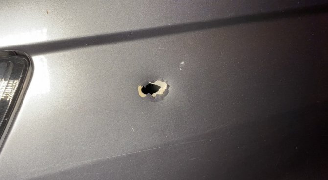 Maskeli grup sokaktaki 3 kişiye ateş açtı