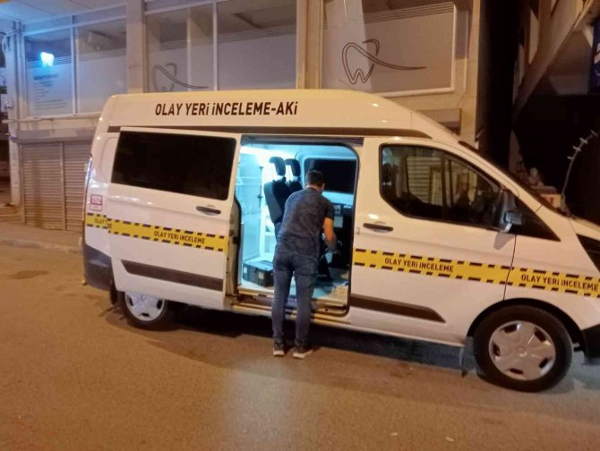 Motosikletli şahıs 2 kişiye kurşun yağdırdı