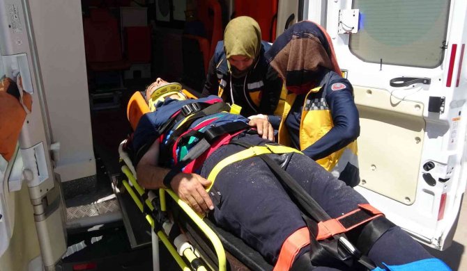 Otomobil ile kamyon çarpıştı: 4 yaralı