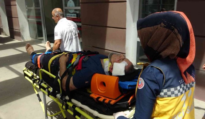 Otomobil ile kamyon çarpıştı: 4 yaralı