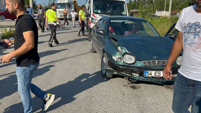 Otomobille çarpışan motosikletin sürücüsü ağır yaralandı