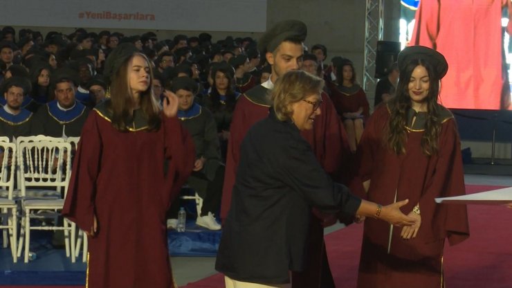 Sabancı Üniversitesi'nde mezuniyet sevinci