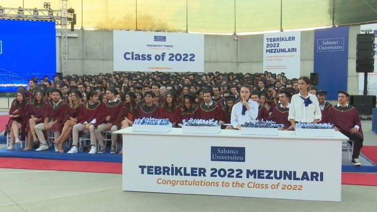 Sabancı Üniversitesi'nde mezuniyet sevinci