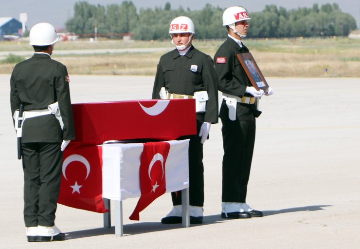 Şehit memleketine getirildi, gözyaşları sel oldu