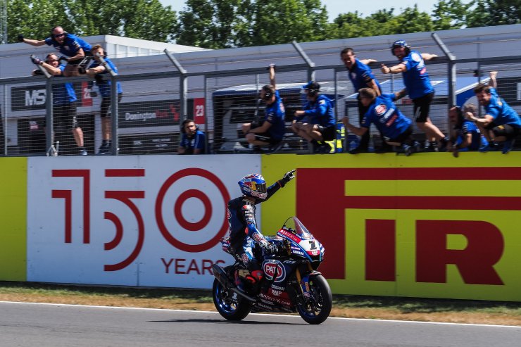 Son dünya şampiyonu Toprak Razgatlıoğlu İngiltere'de tarihe geçti