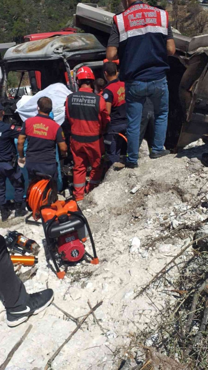 Talihsiz genç yanan tırda yaşamını yitirdi