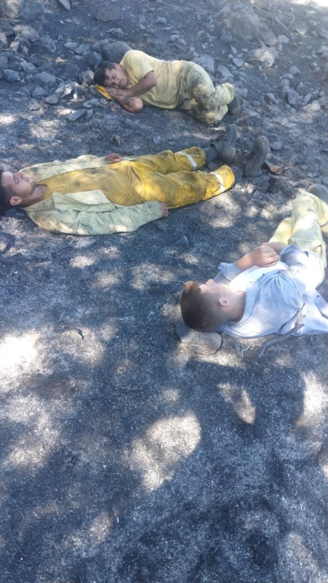 Yangının kahramanları nöbete devam ediyor