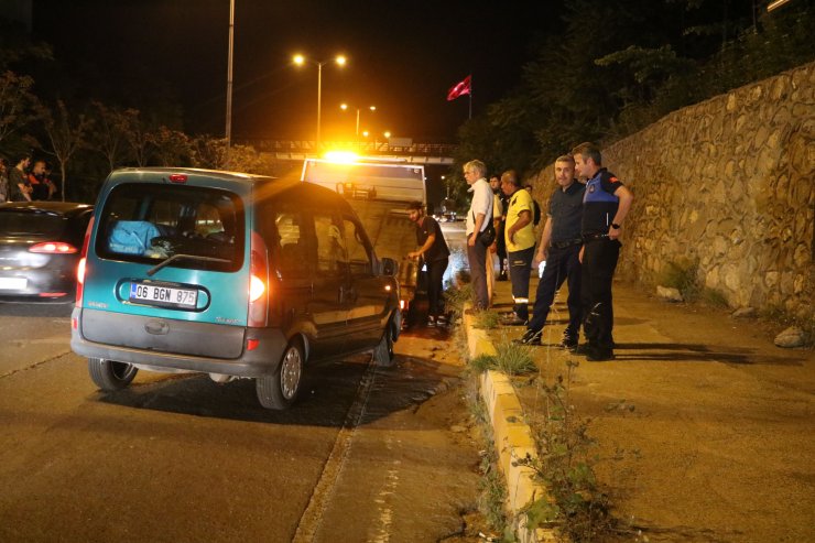 Yola düşen kaya parçaları kazaya neden oldu