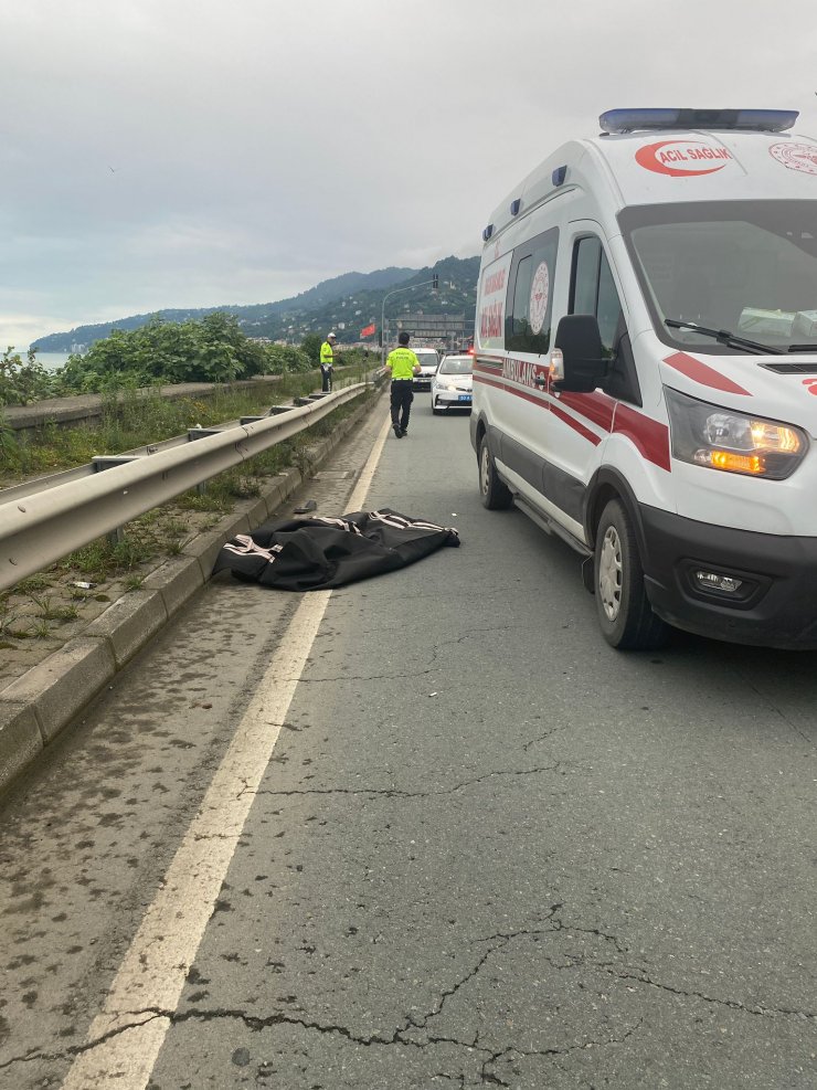 Yolun karşısına geçerken otomobil çarpmasıyla öldü