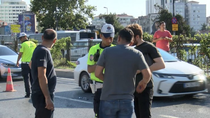 Zincirlikuyu'da zincirleme kaza: 2 yaralı