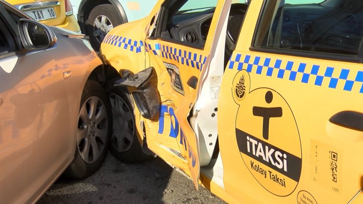 Zincirlikuyu'da zincirleme kaza: 2 yaralı