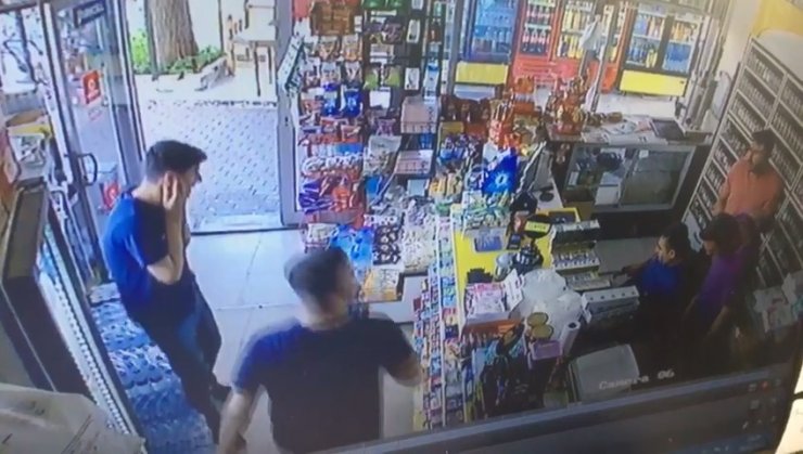 2 kişinin yaralandığı büfedeki silahlı saldırı kamerada