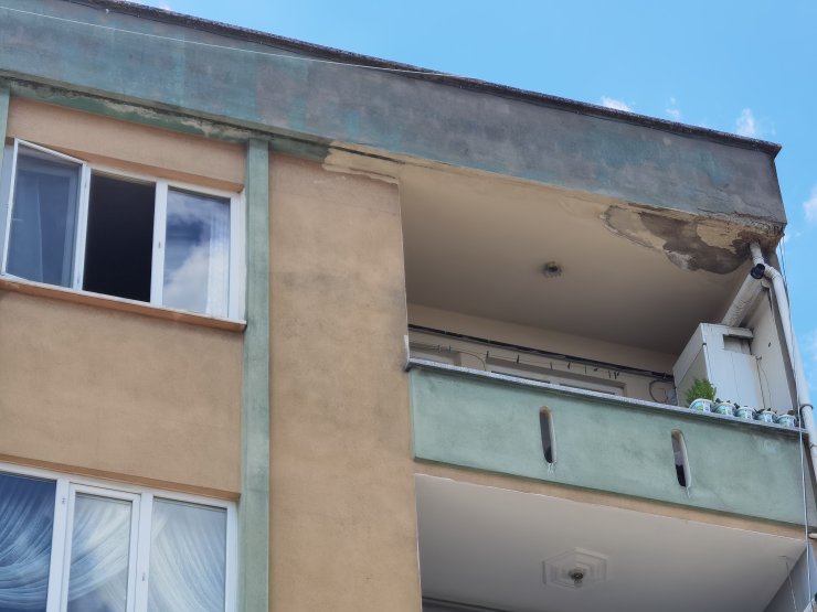 5'inci kat balkonundan düşen 9 aylık bebek, ağır yaralandı