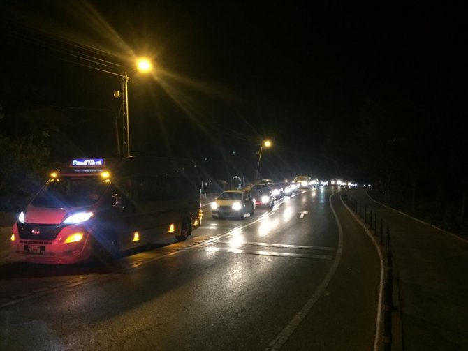 Antalya - Konya, Konya - Ankara  kara yollarında tatil dönüş yoğunluğu