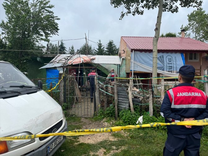 Sobadan sızan karbonmonoksit gazından zehirlenen yaşlı çiftin cenazeleri defnedildi