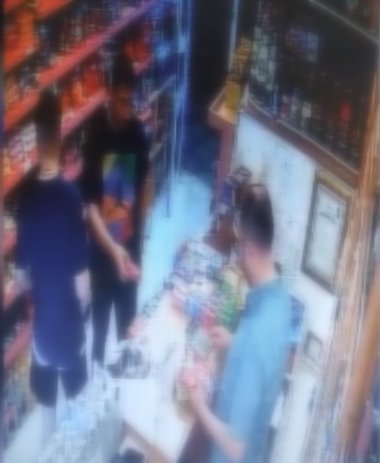 Buldukları kredi kartıyla alışveriş yaptılar