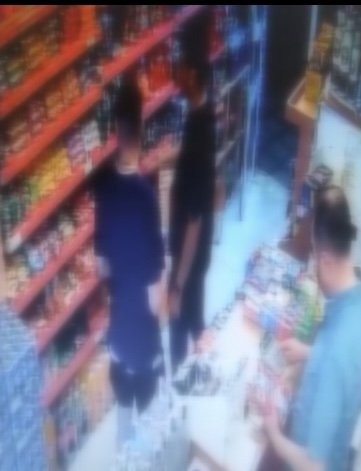 Buldukları kredi kartıyla alışveriş yaptılar