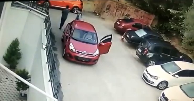 Çaldıkları otomobille hırsızlığa gittiler