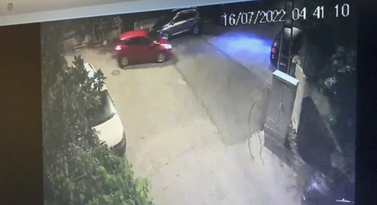 Çaldıkları otomobille hırsızlığa gittiler