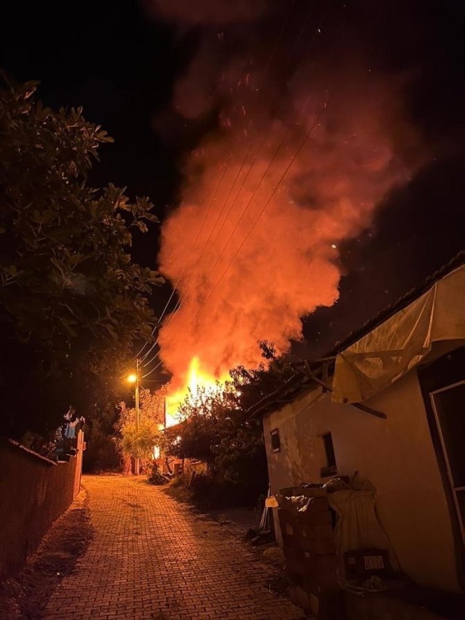 Çay demlemek isterken alevler eve sıçradı