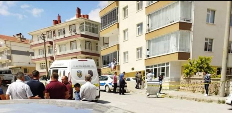 'Dedikodu' tartışmasında öldürülen Fadime defnedildi, kardeşi tutuklandı