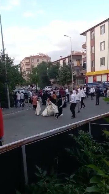 Düğünde çıkan kavgada 2 kişi bıçaklandı