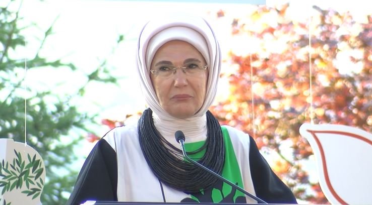 Emine Erdoğan: Dünya bir savaş ve yıkım yeri olmamalı