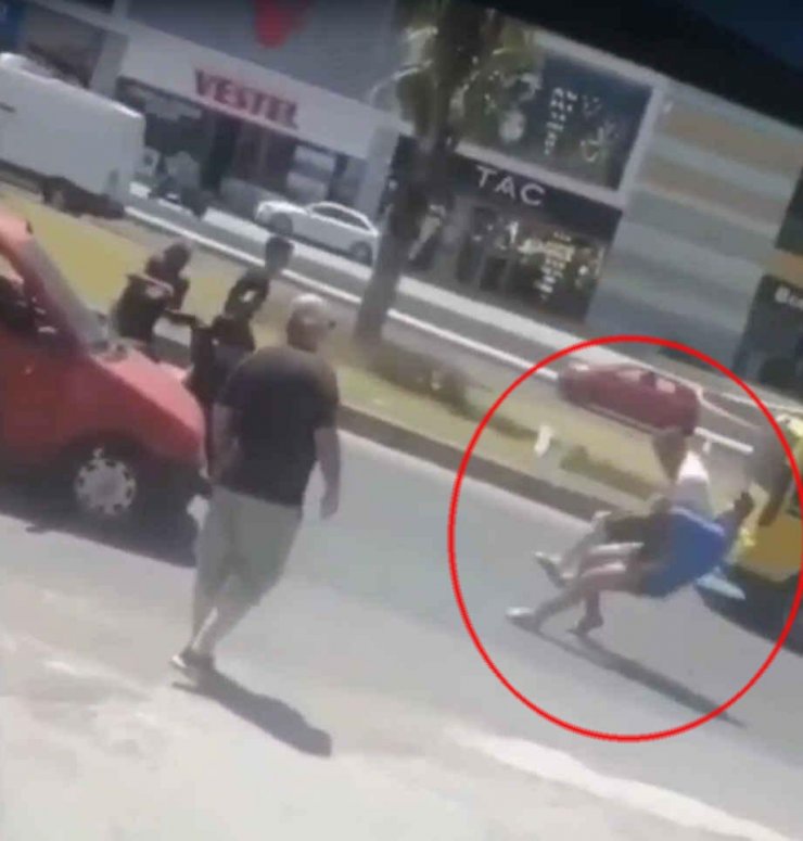 Eski güreşçi, 'yol verme' kavgasında sürücüyü bel kündesiyle hastanelik etti