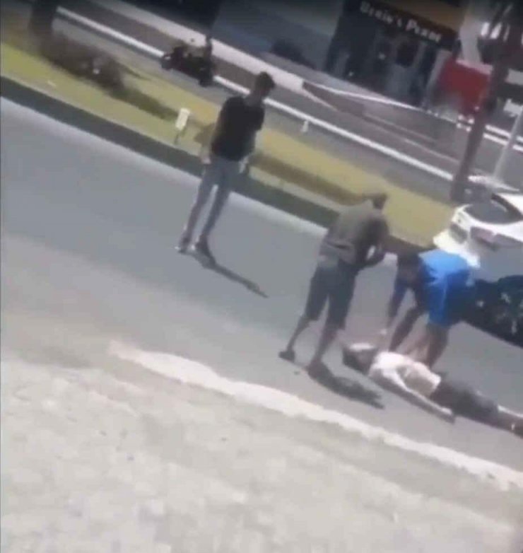 Eski güreşçi, 'yol verme' kavgasında sürücüyü bel kündesiyle hastanelik etti