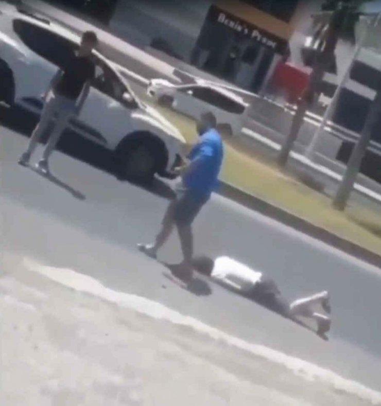 Eski güreşçi, 'yol verme' kavgasında sürücüyü bel kündesiyle hastanelik etti