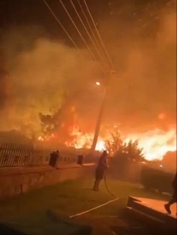 İzmir’de evlere yakın noktada yangın