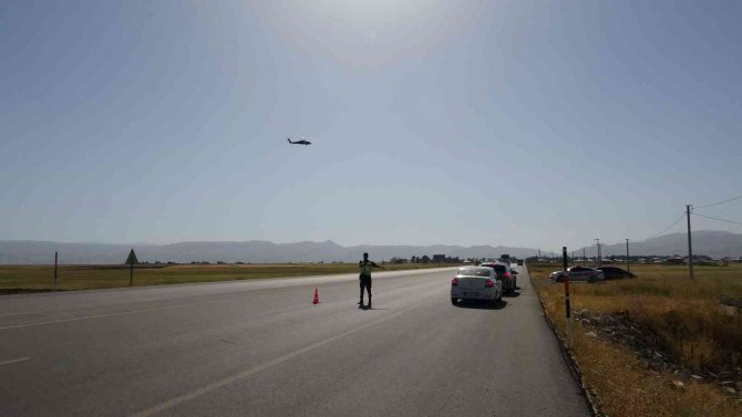 Jandarmadan bayram dönüşündeki sürücülere helikopterli denetim