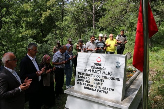 Kaçakçıların vurarak öldürdüğü Orman Muhafaza memuru mezarı başında anıldı