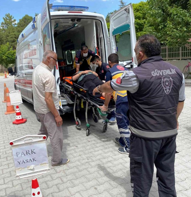 Konya'da motosikletin çarptığı yaya hastanelik oldu