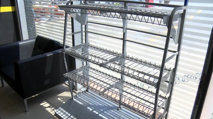 Lastikçi ve elektrikçideki hırsızlar kamerada