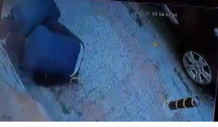 Lastikçi ve elektrikçideki hırsızlar kamerada